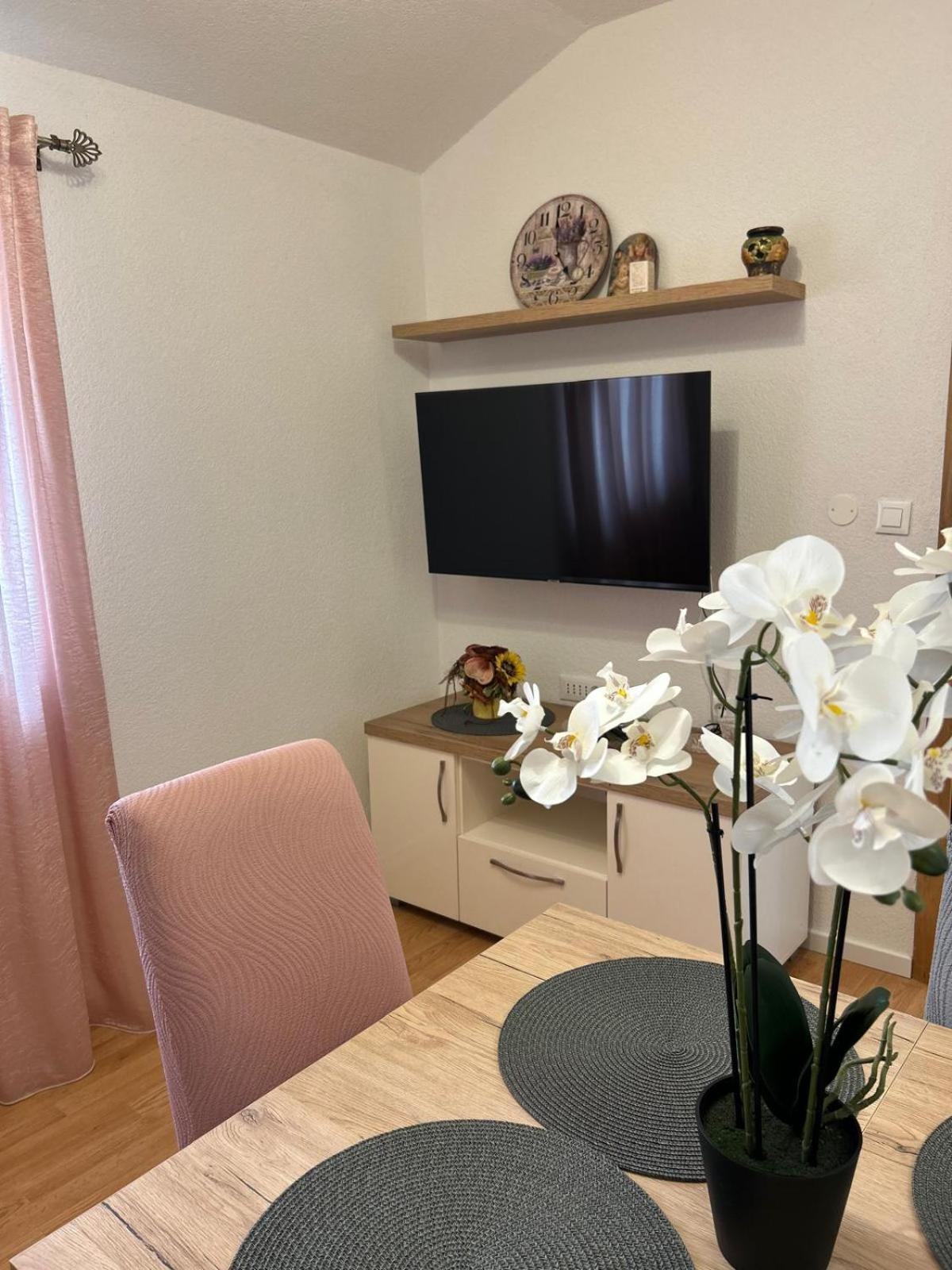 Apartment Lovre Topic Baška Voda Exterior foto